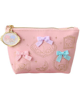 This amazing zip purse features our favorite Sanrio duo in a sweet theme; the inseparable two are shown in various expressions inside lovely ornate frames, and printed in a gold ink. The Forever Memories Little Twin Stars Zip Purse comes with a coordinating gold charm on the zipper, and is adorned with three perfectly sweet and perfectly placed bows for a pop of color and charm.
This coin purse gives an effortless style, a mix of nostalgia with an air of casual class.