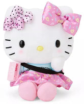 Feelin' like you need a vacation big time? Wherever that paradise may be, you can always dream big about it with the Sanrio in Vacation Mode Hello Kitty Plushie - maybe some day you can take it with you! With passport in hand, and real-zip side bag, this adorable travel companion is ready for any adventure.
Fitted in lovely leisurely attire with a bag strapped around their waist, they are all set to go! Their cute outfits and cheerful expressions will bring a smile to your face as you explore new places to