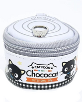 This unique pouch is designed to resemble a real cat food can, making it both fun and eye-catching. The lid opens just like the real thing, adding an interactive element while providing handy storage for small items. Compact and portable, it easily attaches to your bag with the included ball chain for on-the-go convenience. Perfect for everyday use or as a gift, it’s a must-have for any Chococat fan or Sanrio collector.