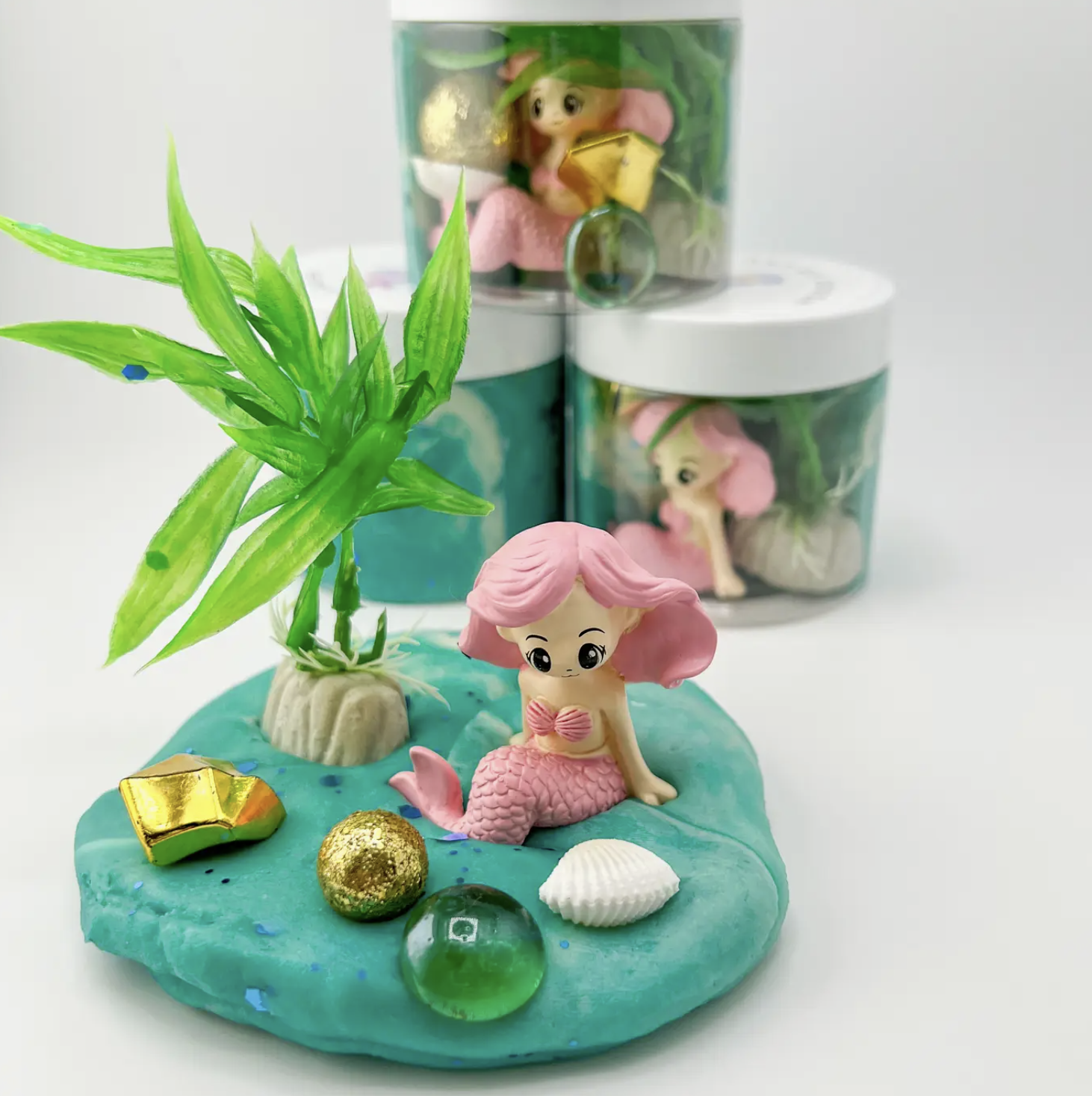 Little ones will be delighted to play with our adorable mermaid sensory jars. There are so many benefits to sensory play.