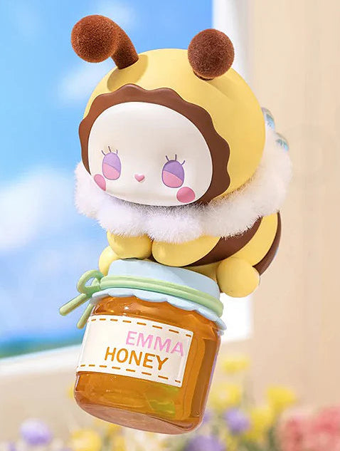 Official Product of Emma Bursting with color and emotion, the EMMA Unexplored Forest Love Dopamine Blind Box invites you into a vibrant dreamscape where love and whimsy collide. This series features bold, dopamine-inspired designs with playful expressions, vivid hues, and charming forest flair—all in Emma’s signature soft aesthetic. Each box includes 8 blind-packed figures—open it and let the happy energy unfold.