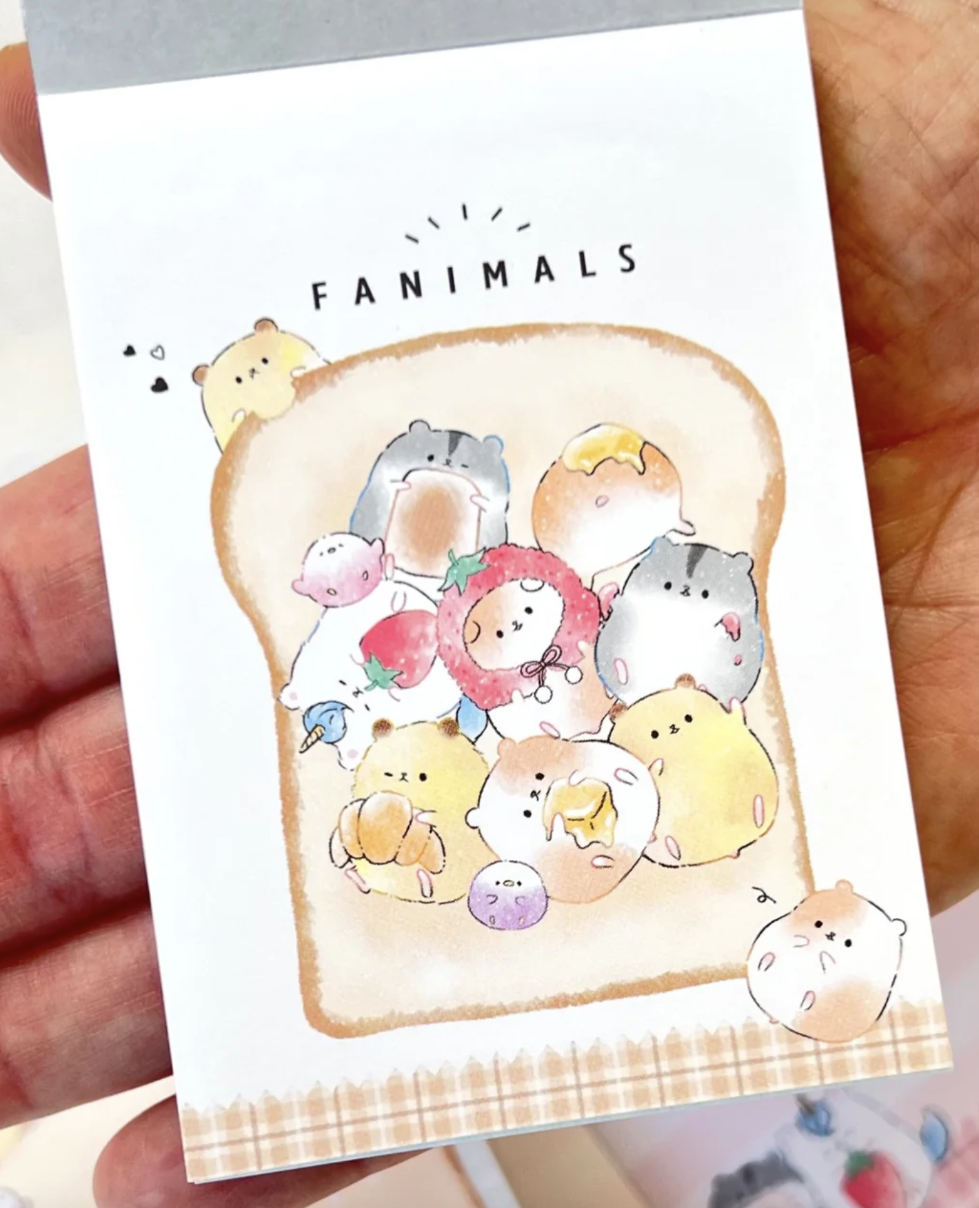 Fanimals Animal Toast Kawaii Mini Notepads feature two different designs, printed in full color. Quality binding, yet easy tear-out sheets.