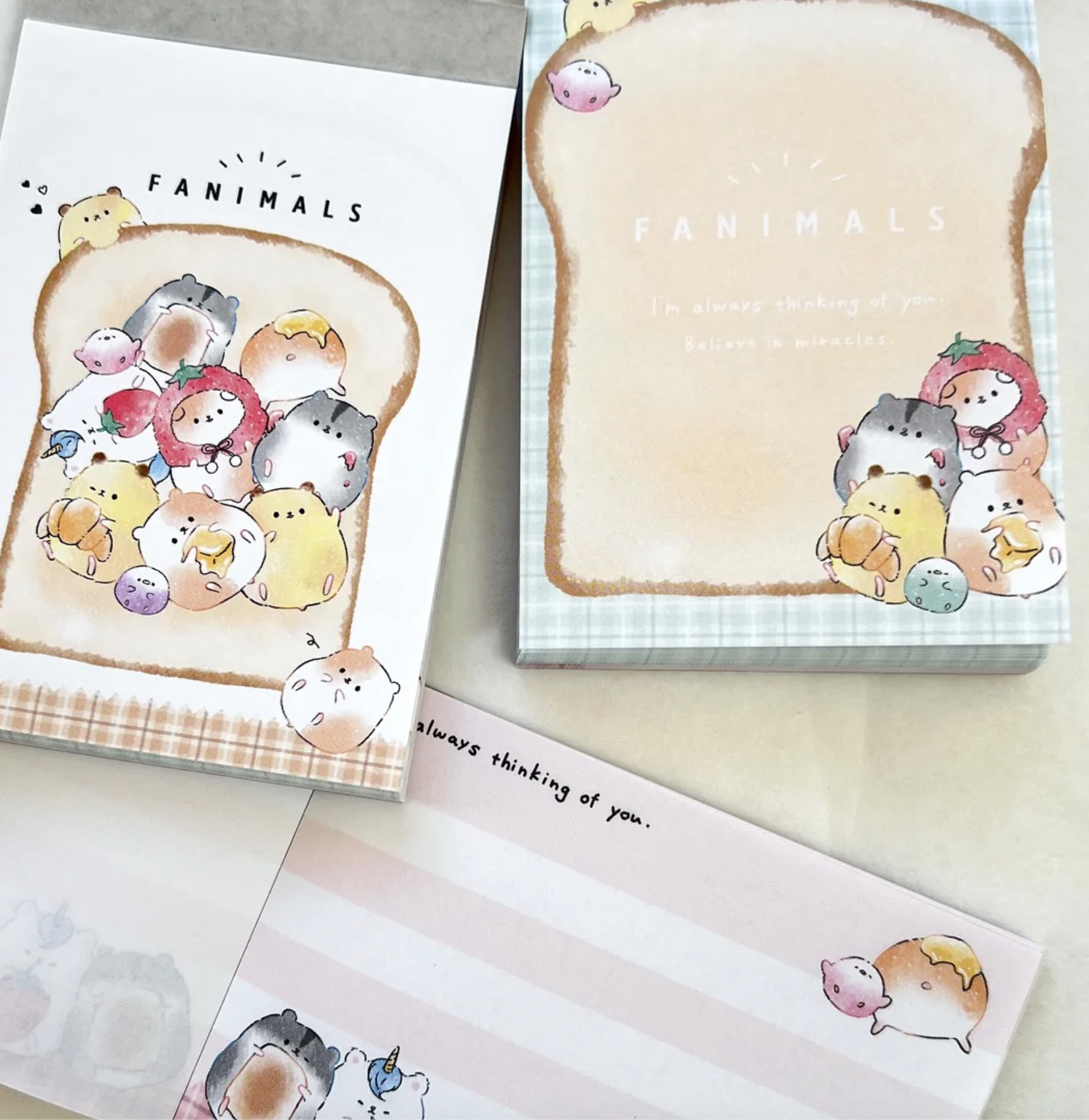 Fanimals Animal Toast Kawaii Mini Notepads feature two different designs, printed in full color. Quality binding, yet easy tear-out sheets.