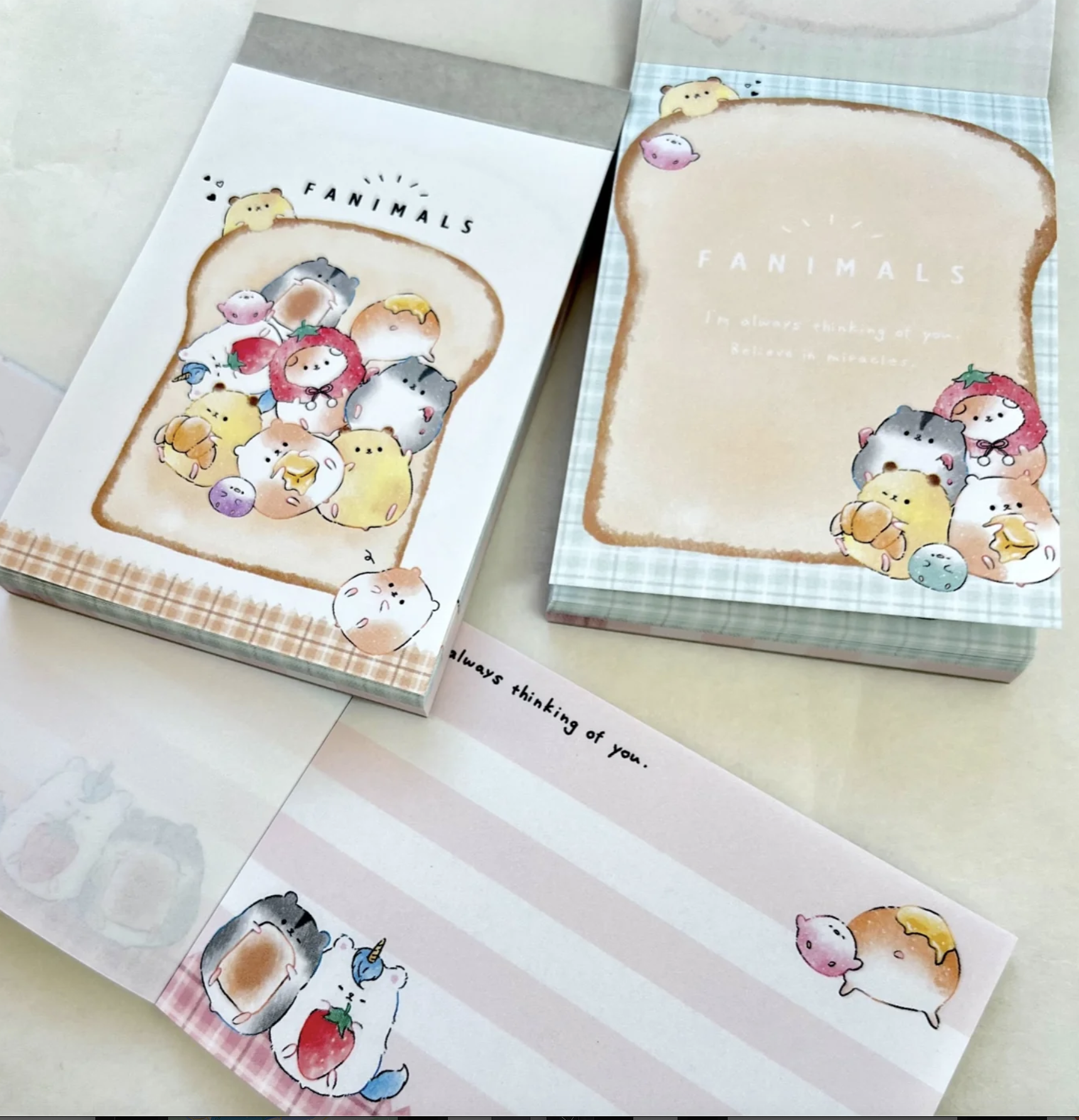 Fanimals Animal Toast Kawaii Mini Notepads feature two different designs, printed in full color. Quality binding, yet easy tear-out sheets.