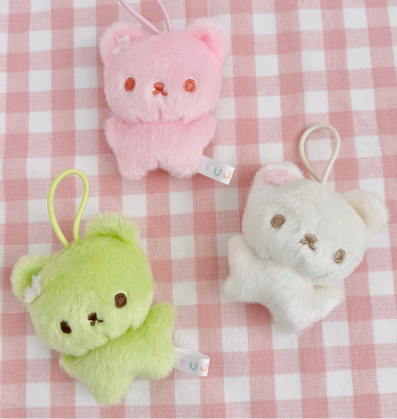 The Fujibee Mochi Bears Keychain Set of 3 features three precious and irresistible designs. This set includes Strawberry, Vanilla, and Matcha bears, each containing a small magnet that connects them when brought together.