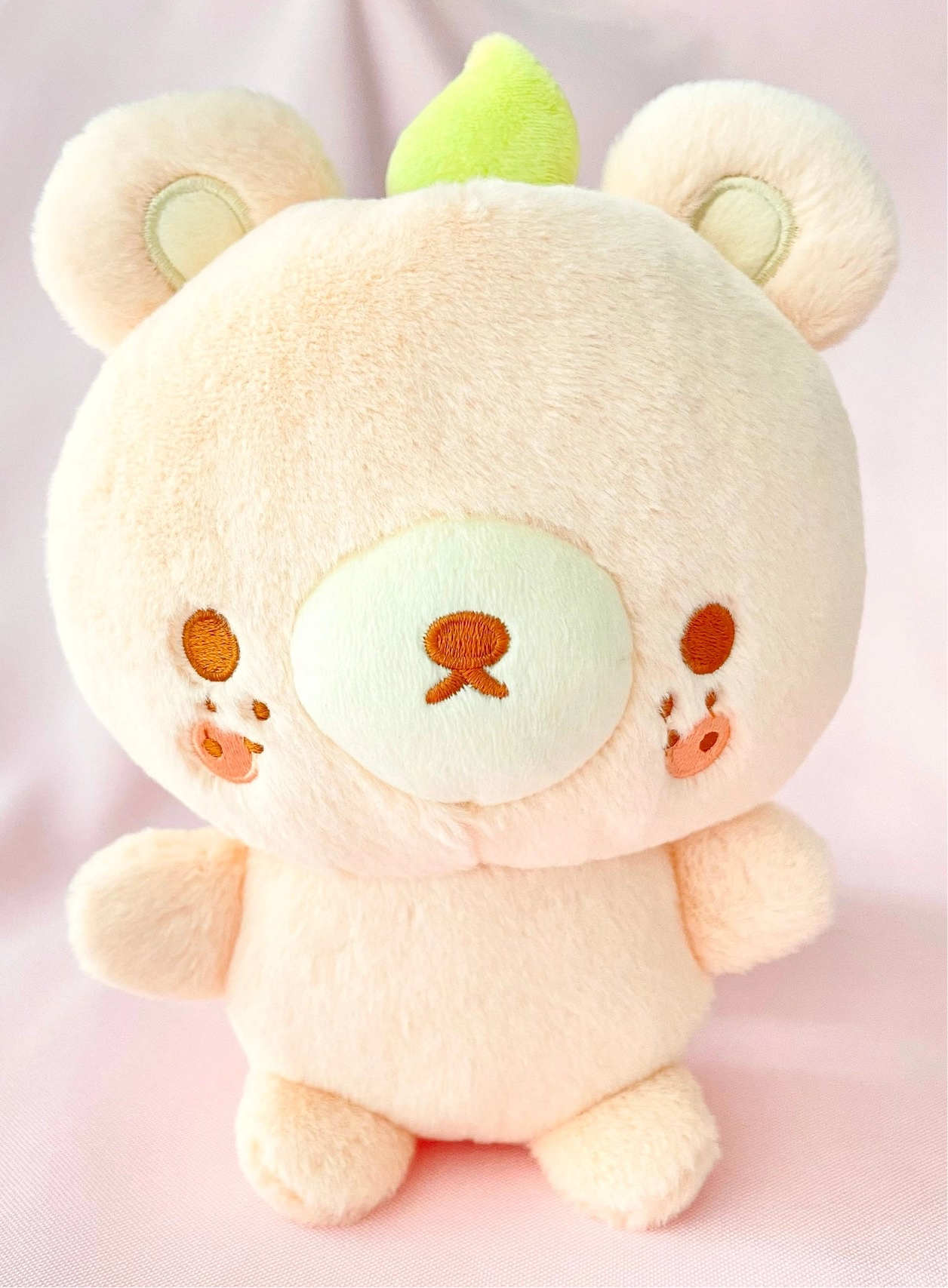 Meet the Fujibee Peach Bear Boutique Plushie, a special boutique quality stuffed animal and a lovely friend with a love for life's simple pleasures.&nbsp;

Fujibee’s simple but pleasant design fulfills all your kawaii needs, with its understated cuteness and chic shape. Comes in several colors for a truly collectible experience!