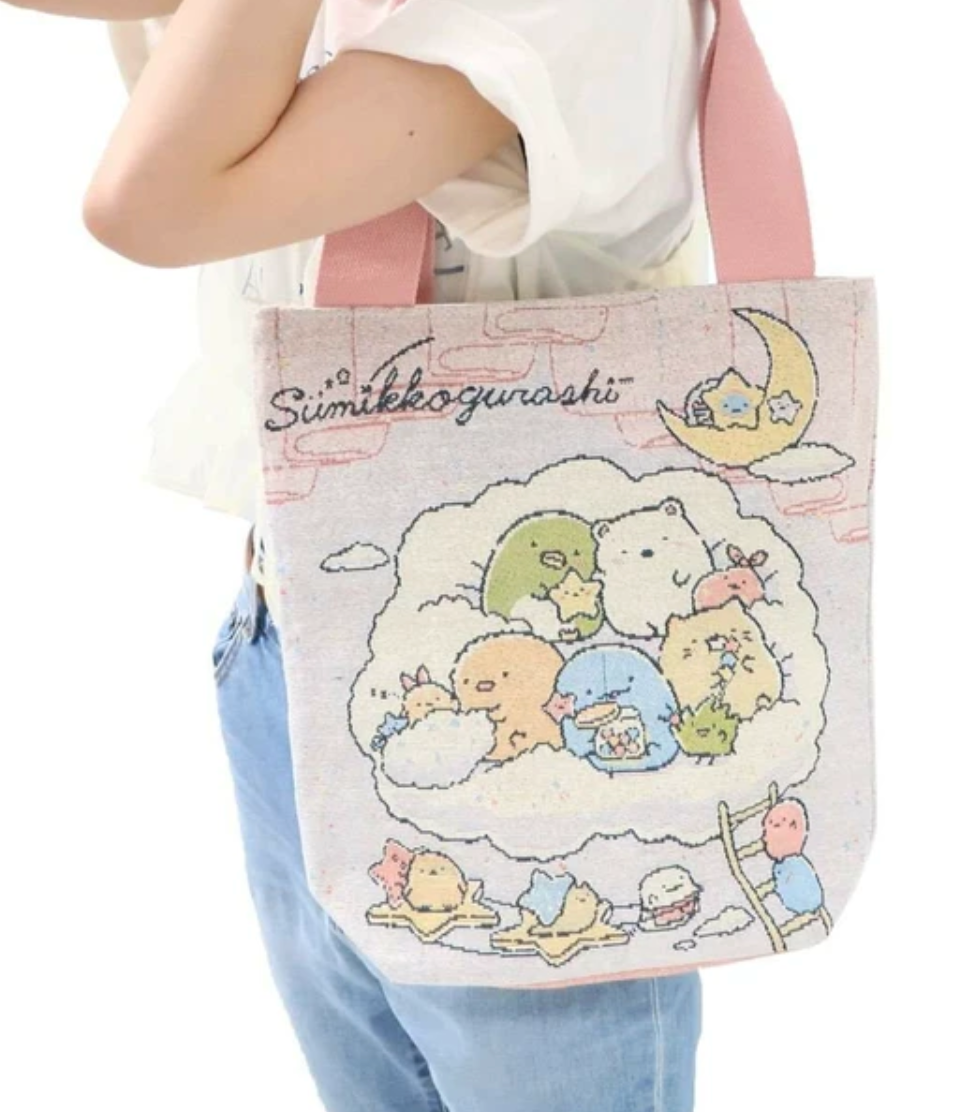 This Heavenly Party Sumikko Gurashi Woven Tapestry Tote speaks for itself; simply heavenly! Its delightful design captures the charm of the Sumikko Gurashi characters in a whimsical, party-themed scene. You'll fall in love with its unique and enchanting look. Kawaii, san-x