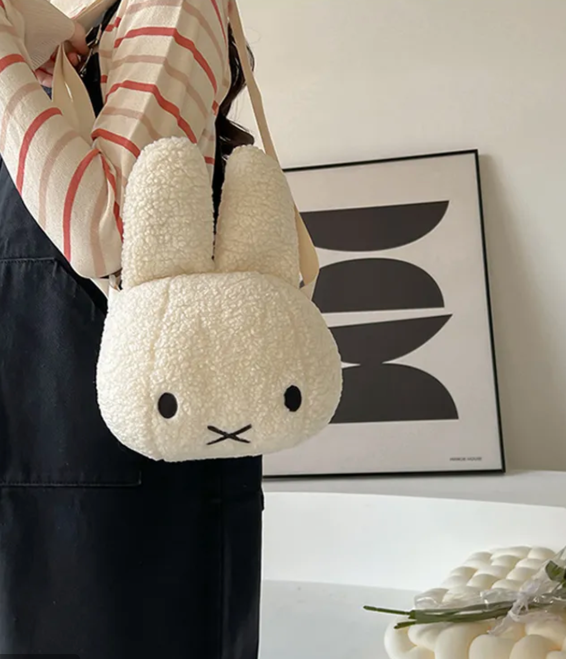 The infamous Miffy has become synonymous with cuteness and class. The Iconic Miffy Head Shoulder Bag features the well-known and beloved Miffy head, complete with her signature minimalist expression. kawaii