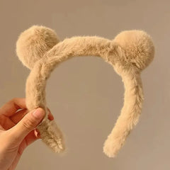 Ultra cute in all its simplicity, the Kawaii Style Cutie Bear Ears Headband is an adorable accessory that adds a playful and cute touch to any outfit! This charming headband features soft, plush bear ears in a classic kawaii style, perfect for those who love embracing their inner cuteness.