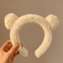 Ultra cute in all its simplicity, the Kawaii Style Cutie Bear Ears Headband is an adorable accessory that adds a playful and cute touch to any outfit! This charming headband features soft, plush bear ears in a classic kawaii style, perfect for those who love embracing their inner cuteness.