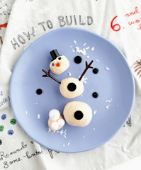 The Snowman Mini Dough-To-Go is the perfect winter-time dough activity! Marshmallow scented! Build a snowman and accessorize him with a carrot nose, arms, buttons, and a hat! Our sensory play kits are designed to inspire imagination and promote open-ended sensory play.