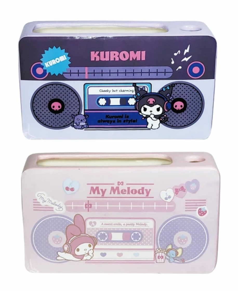 Add a touch of nostalgia to your workspace with this collectible Kuromi Porcelain 90s Style Desk Organizer. This charming organizer features the beloved Sanrio character in a retro design, perfect for fans of the 90s aesthetic. With compartments for pens, and even your phone, it's both a functional and adorable addition to any desk.