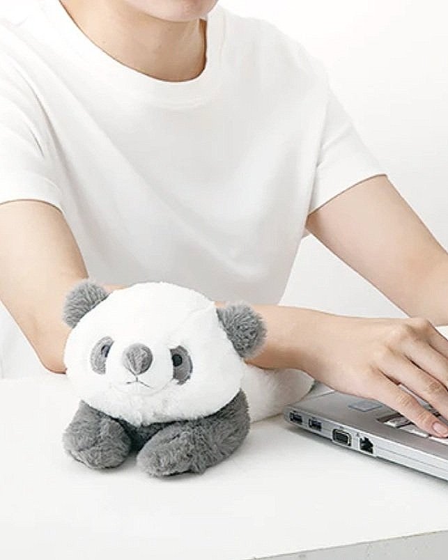 Meet your new arm rest. This Little Panda Plushie Mini Cushion will be there for you to lean on and wants someone to lean on, too. Put it on your desk and it will snuggle up to you while you’re working so you can feel relaxed and at ease!