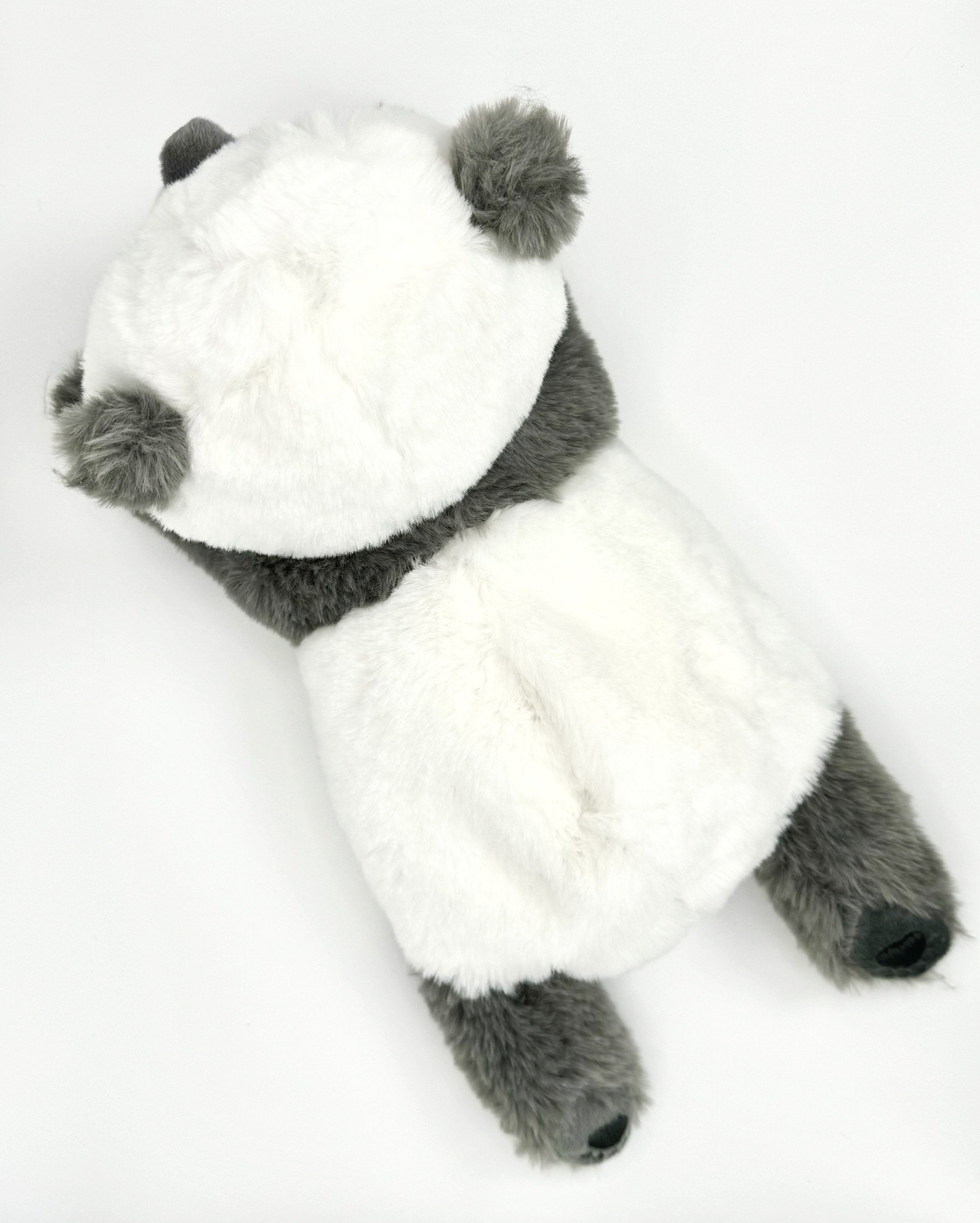 Meet your new arm rest. This Little Panda Plushie Mini Cushion will be there for you to lean on and wants someone to lean on, too. Put it on your desk and it will snuggle up to you while you’re working so you can feel relaxed and at ease!