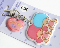 Add a sprinkle of celestial charm to your belongings with the Little Twin Stars Retro Puff Keychain. Featuring the beloved duo, Kiki and Lala, this adorable keychain brings a touch of magic and whimsy wherever you go. Perfect for keys, bags, or backpacks, it's a delightful accessory for any Sanrio fan.