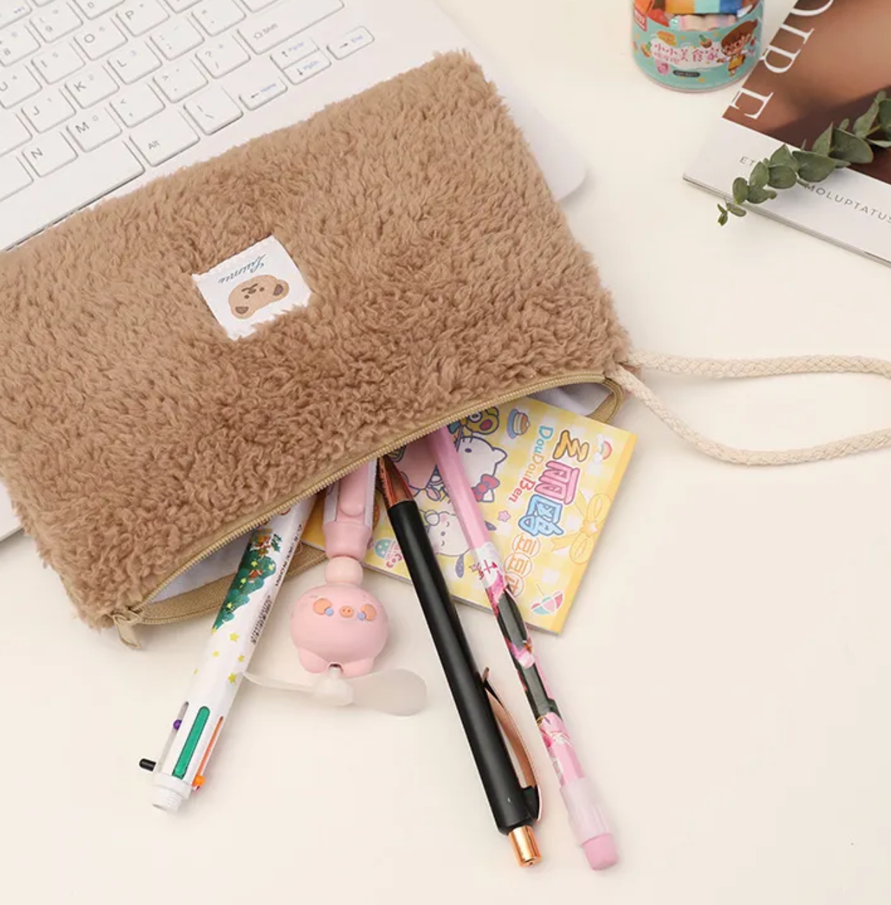 Lumu's Teddy Bear Plush Loop Carry Bag helps keep your essentials organized and protected in the best way! The plushiest teddy bear material and patch with teddy bear head keep it cute while the zip closure and loop handle for carrying keep it ultra-functional, protected and portable.