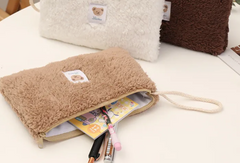 Lumu's Teddy Bear Plush Loop Carry Bag helps keep your essentials organized and protected in the best way! The plushiest teddy bear material and patch with teddy bear head keep it cute while the zip closure and loop handle for carrying keep it ultra-functional, protected and portable.