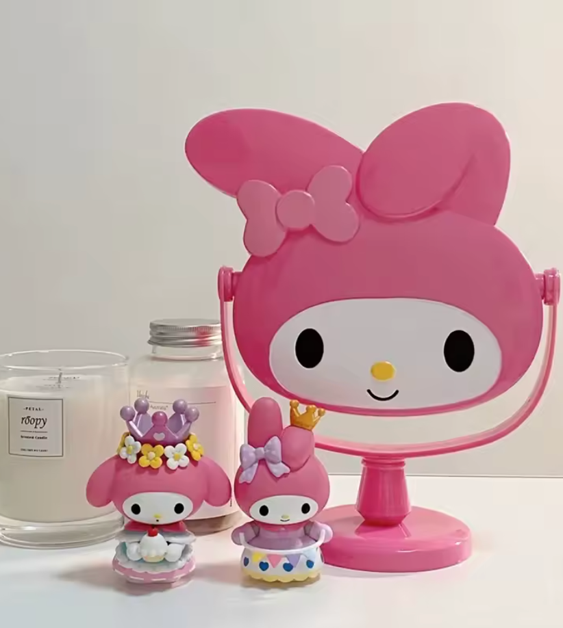 This My Melody Rotating Vanity Mirror, features the beloved Sanrio character, in a perfect blend of cute and functional, making your beauty routine even more delightful. Adorned with My Melody’s iconic ears and bow, this mirror adds a cute flair to your space.