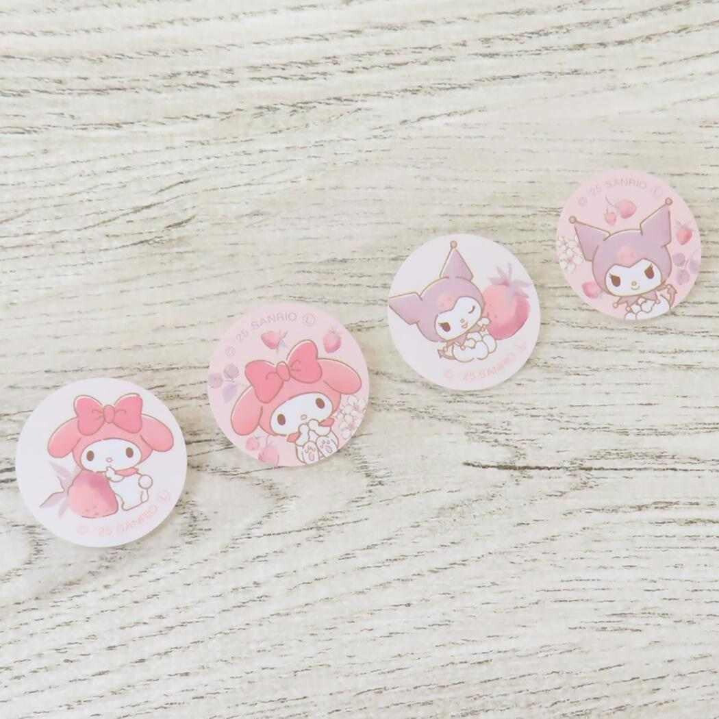 This classic Sanrio letter set combines adorable design with thoughtful functionality. With notepaper suited for both vertical and horizontal writing, it offers flexibility for different styles of notes and letters. Complete with envelopes and matching stickers, it’s perfect for sending heartfelt messages or adding a cute touch to your stationery collection.