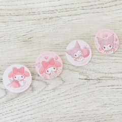 This classic Sanrio letter set combines adorable design with thoughtful functionality. With notepaper suited for both vertical and horizontal writing, it offers flexibility for different styles of notes and letters. Complete with envelopes and matching stickers, it’s perfect for sending heartfelt messages or adding a cute touch to your stationery collection.