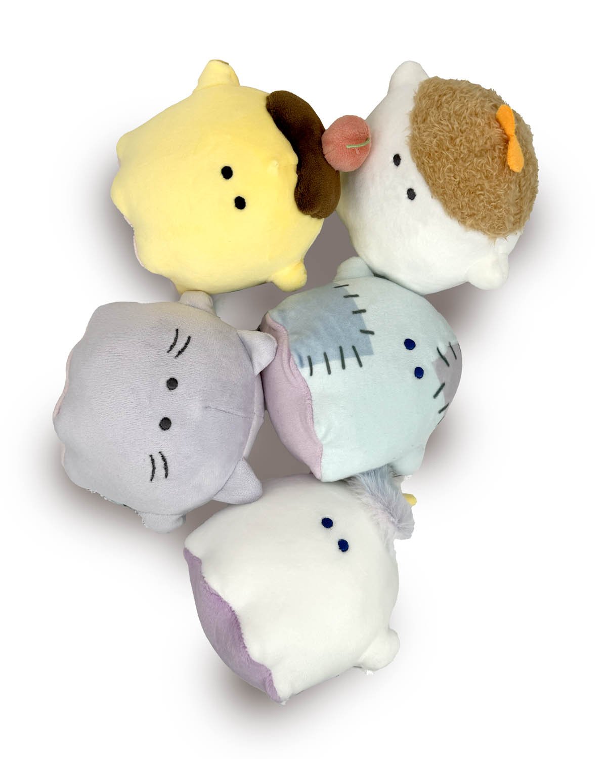 Soft and fluffy little ghost plush- now with a delicious twist - a shrimp tempura topping! This unique plushie brings together the cuddly charm of a ghost with the mouthwatering allure of shrimp tempura.