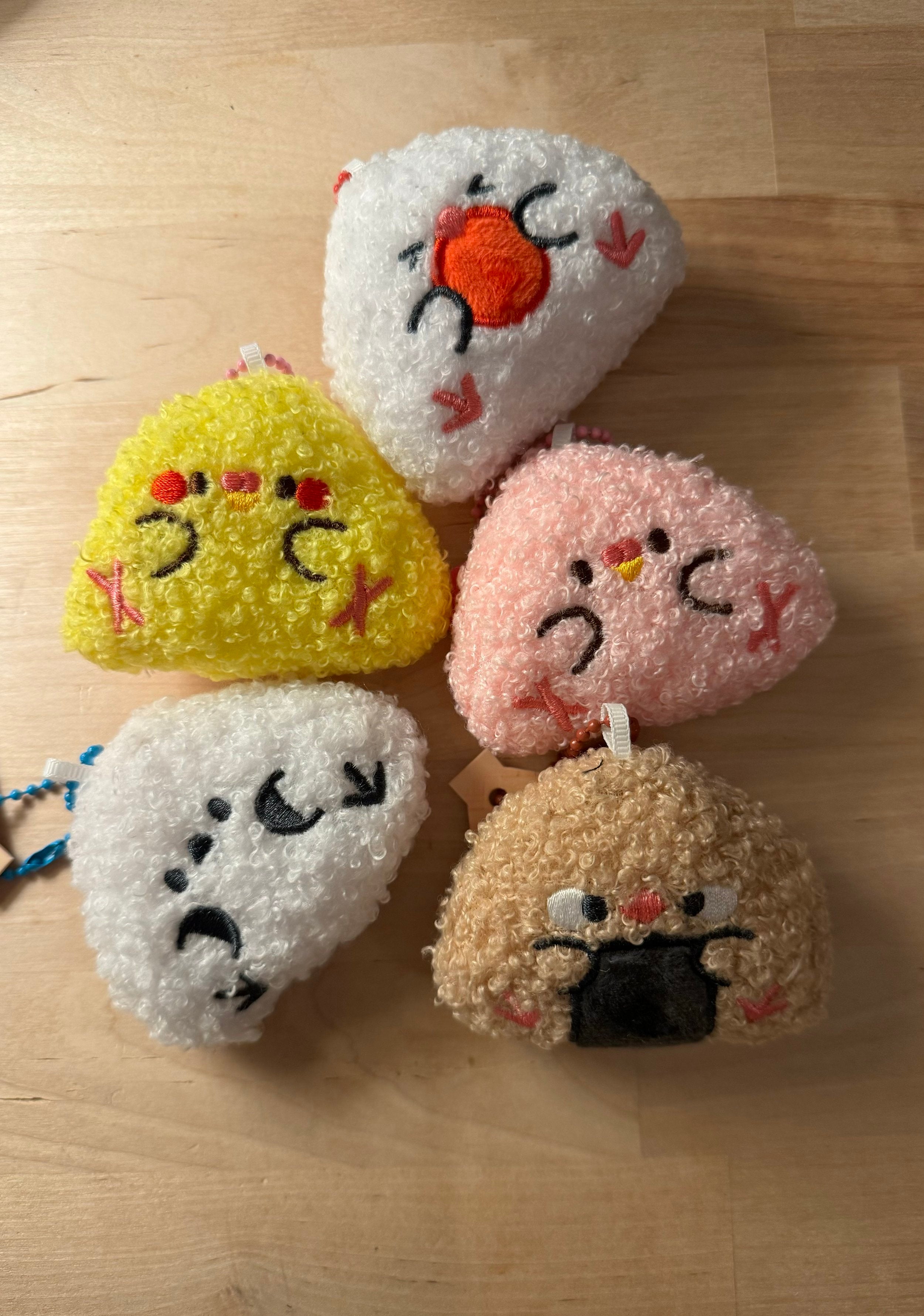 Fly into fun with Riceball Sushi Birdie Keychains! These adorable accessories feature charming riceball sushi designs combined with cute bird motifs, creating a unique and playful addition to your keyring. Weighted for a sensory experience and crafted with attention to detail, each keychain is sure to delight sushi lovers and bird enthusiasts alike.