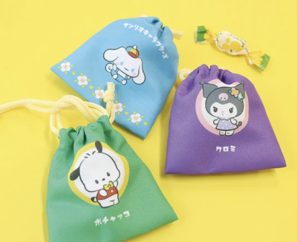 Keep your small treasured items safe in these adorable Sanrio Retro Pop Blindbox Pouches! These bags feature our beloved Sanrio friends in cute retro outfits. Designed with a drawstring closure, you can store makeup items, jewelry, or treats in these bags.