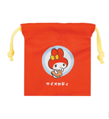 Keep your small treasured items safe in these adorable Sanrio Retro Pop Blindbox Pouches! These bags feature our beloved Sanrio friends in cute retro outfits. Designed with a drawstring closure, you can store makeup items, jewelry, or treats in these bags.