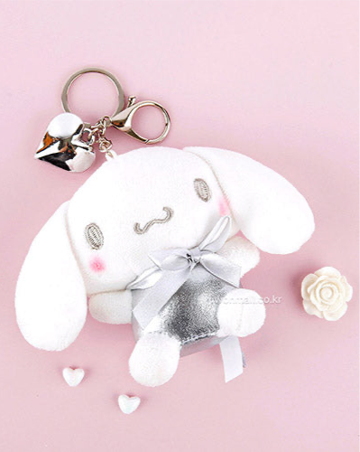 The Silver Glam Cinnamoroll Plush Keychain is a fashion-forward and enchanting accessory that brings a welcomed sparkle to your everyday life. This plush keychain features the beloved Cinnamoroll character, in a two-toned stylish look, made with shimmering silver fabric that adds a glamorous flair.

Made from soft, high-quality materials, it offers a delightful tactile experience while being durable enough for daily use. Its compact size makes it perfect for attaching to keys, bags, or backpacks.