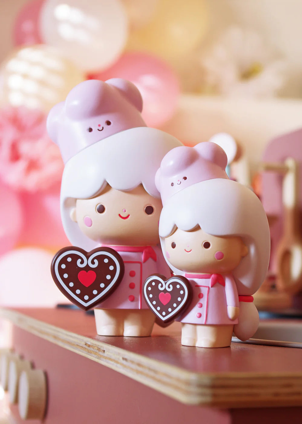 If you’re seeking a lovely baking companion, the Momiji Sweetheart Message Vinyl Figurine Doll will make life lovelier! Her adorable smile and pretty pink outfit qualify her as the perfect gift for all baking enthusiasts!  She is a limited edition figurine doll, with only 1,222 in existence worldwide. Available in two versions, you can choose the big sister at 5 inches or the baby sister at 3 inches. Buy them separately or collect them together for the perfect set!