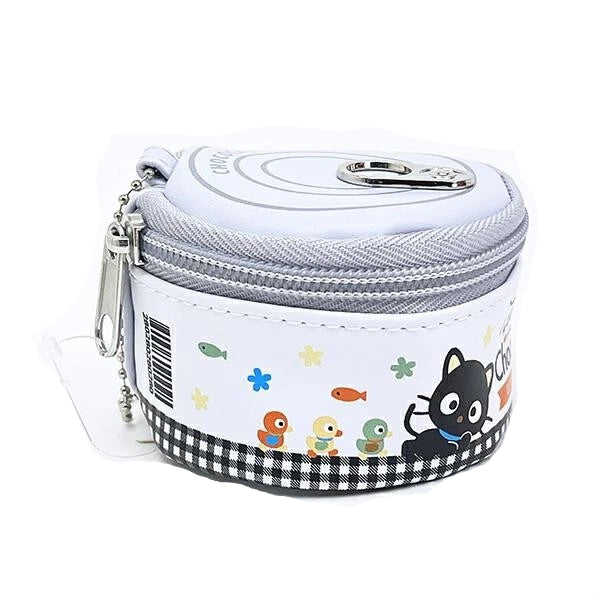 This unique pouch is designed to resemble a real cat food can, making it both fun and eye-catching. The lid opens just like the real thing, adding an interactive element while providing handy storage for small items. Compact and portable, it easily attaches to your bag with the included ball chain for on-the-go convenience. Perfect for everyday use or as a gift, it’s a must-have for any Chococat fan or Sanrio collector.