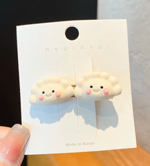 This barrette features a delightful design of two smiling dumplings aka gyoza aka mandu that will also bring a smile to your face every time you wear it.